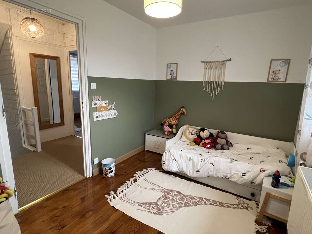 Maison à LE CHAMBON-FEUGEROLLES