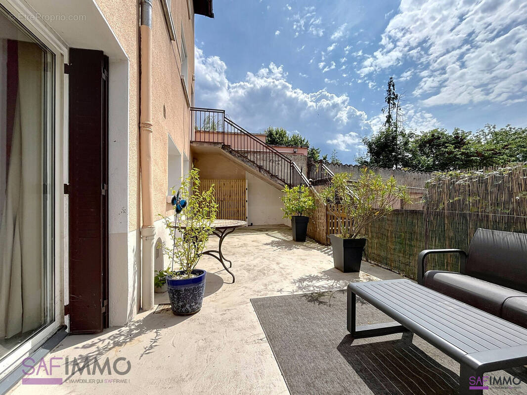 Appartement 62 m² à Saint-Genis-Laval  - photo 3
