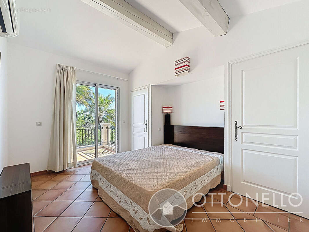 Maison à ROQUEBRUNE-SUR-ARGENS