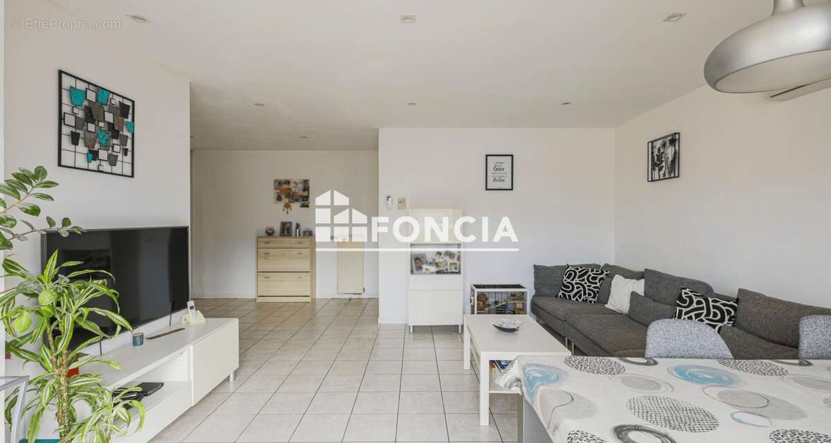 Appartement à SAINT-MARTIN-D'HERES