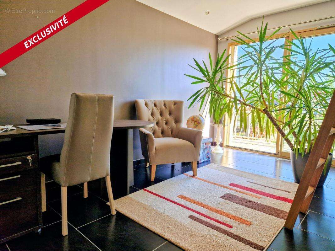 Maison à LONGUE-JUMELLES