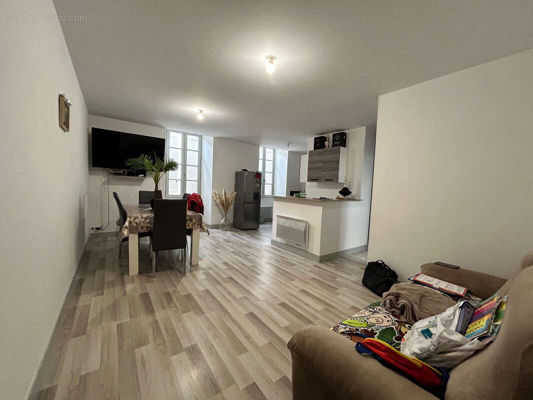 Appartement à BARBEZIEUX-SAINT-HILAIRE