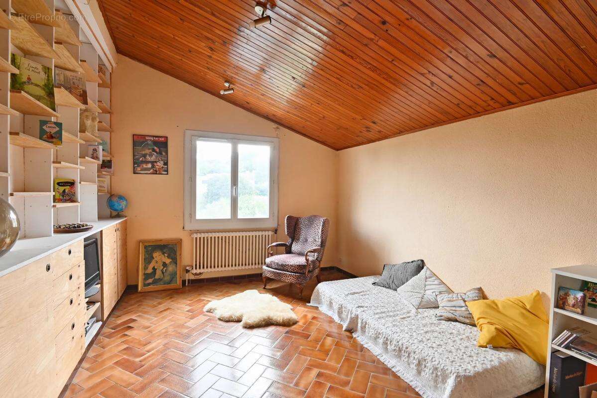 Maison de 6 pièces de 134 m² à Nîmes, Justices Vieilles - photo 8