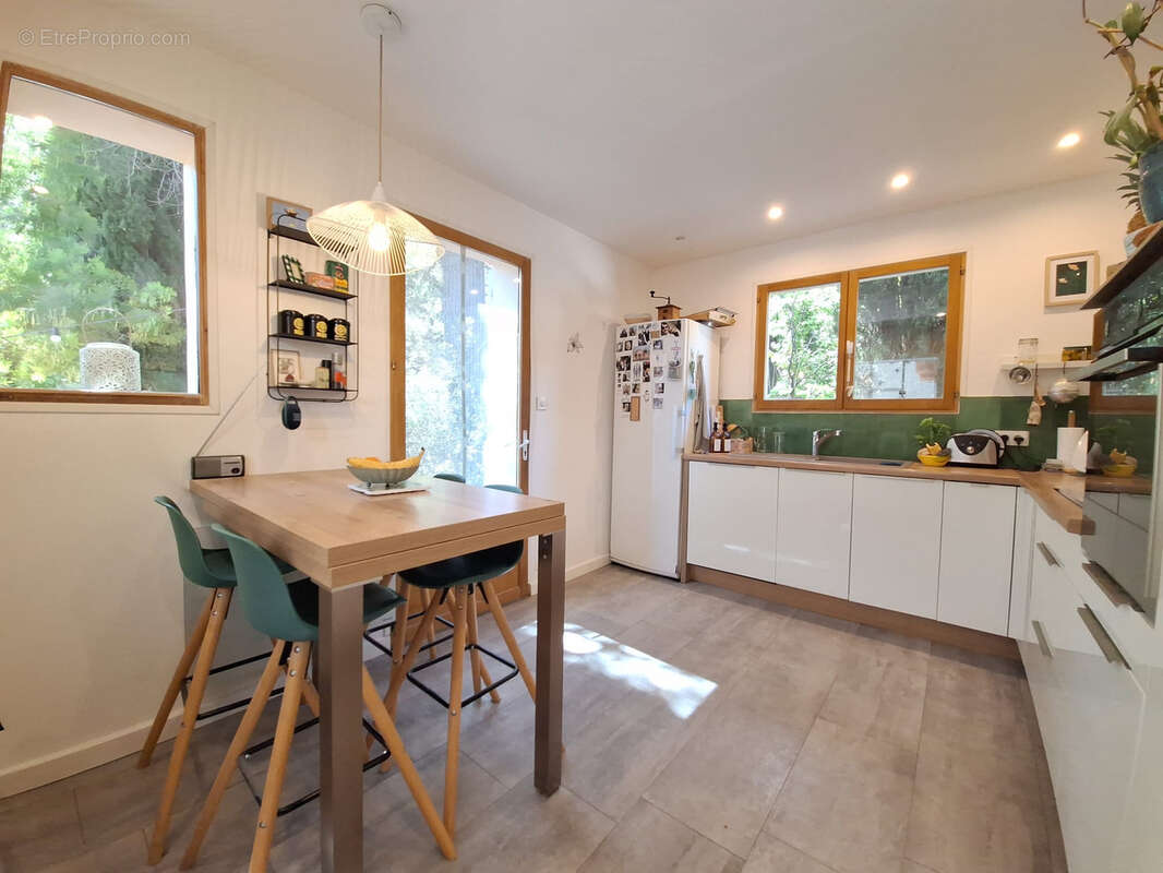 Maison à LE REVEST-LES-EAUX