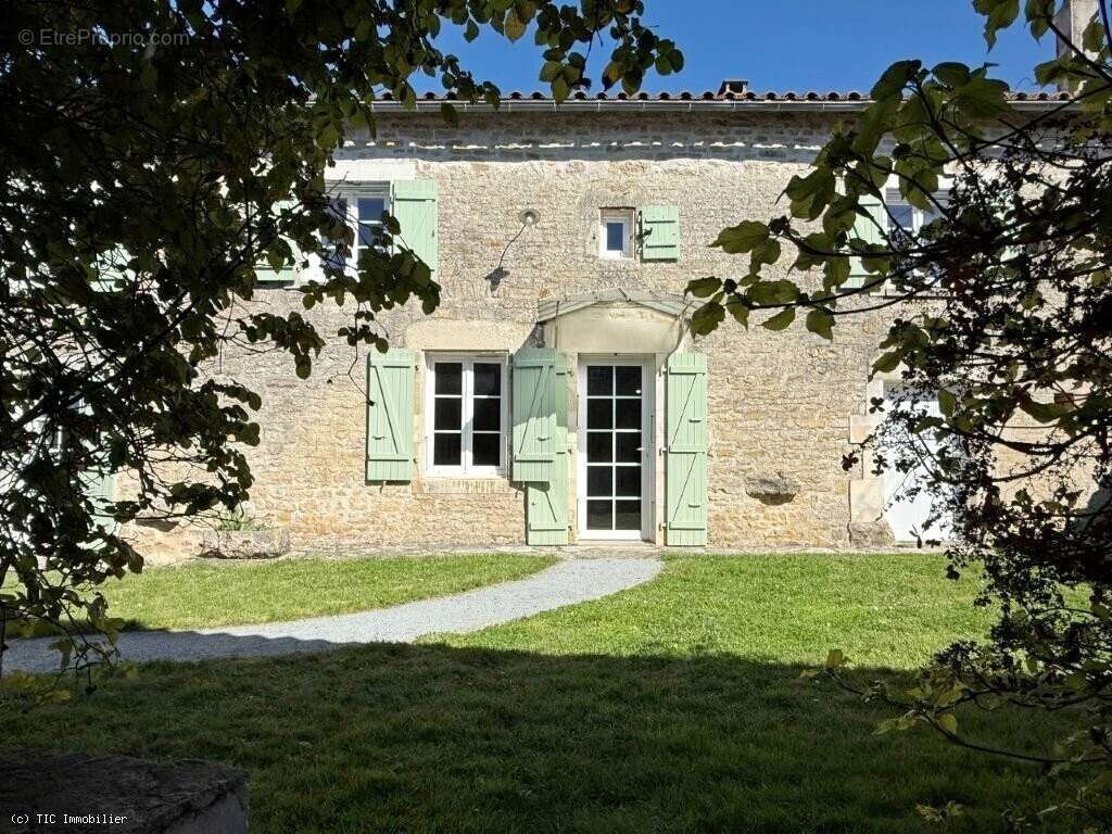Maison à VILLEFAGNAN