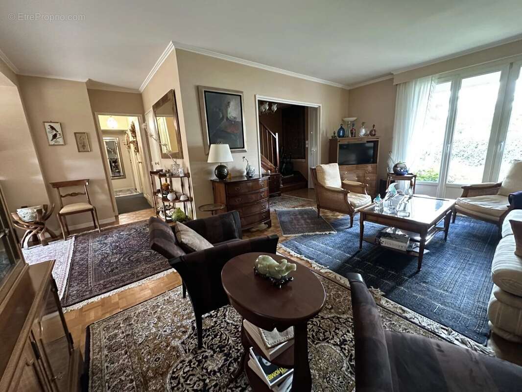 Maison à LE MESNIL-SAINT-DENIS