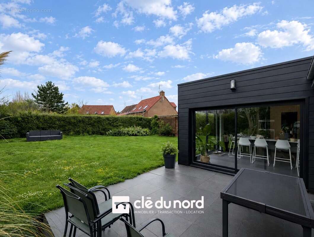 Maison à LA CHAPELLE-D'ARMENTIERES