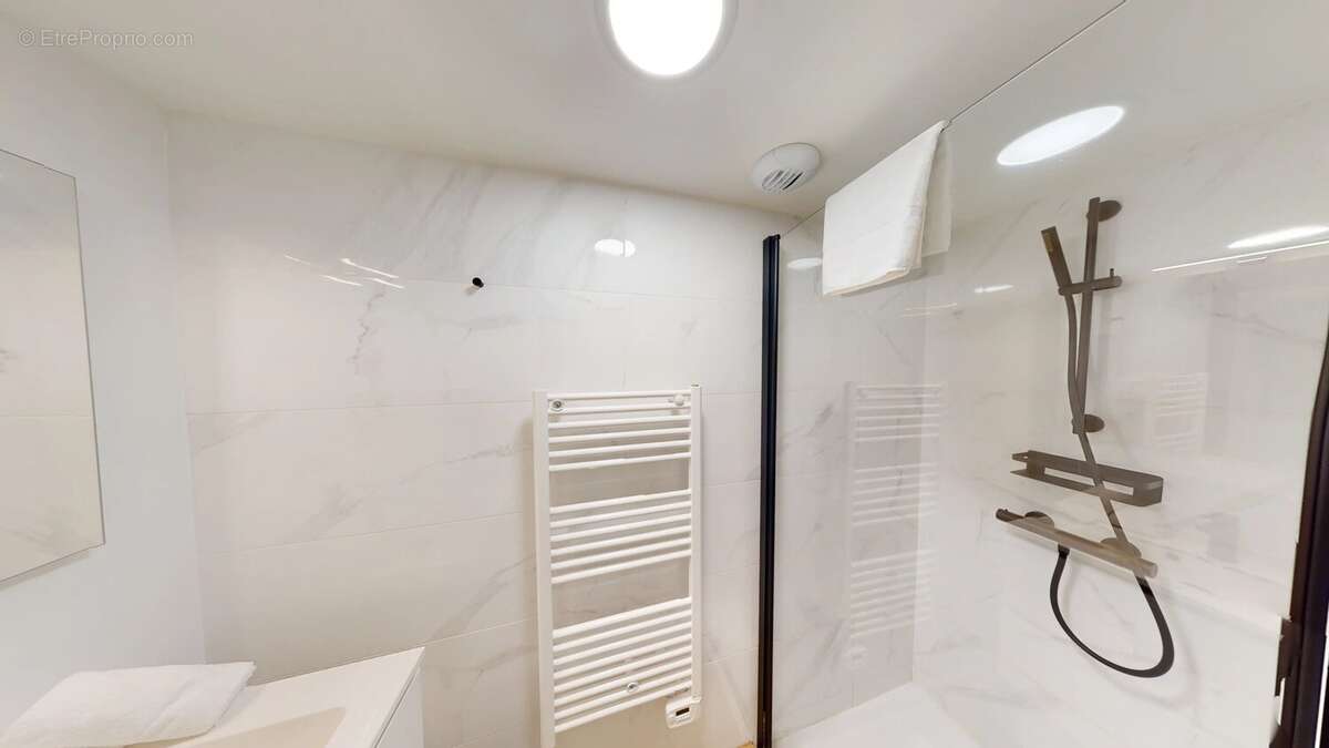 Opportunité d'Investissement Locatif Clef en Main  Résidence Récente avec Piscine - photo 4
