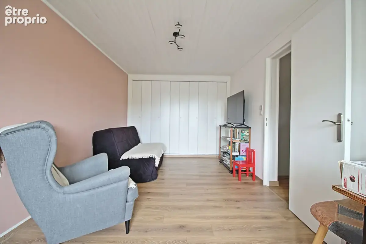 Maison familiale entièrement rénovée avec extension récente -121 m² - Terrasse plein sud - photo 9