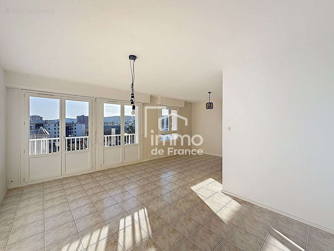 Appartement Oyonnax 4 pièce(s) 78 m2 - photo 2