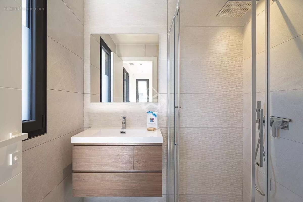 Maison à ROQUEFORT-LES-PINS