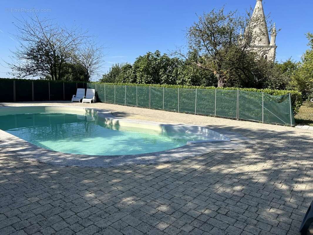 Maison à VILLEBOIS-LAVALETTE