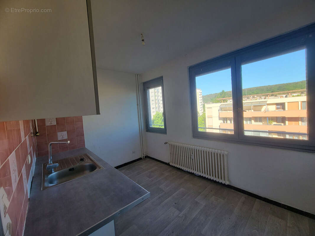 Appartement à CHENOVE