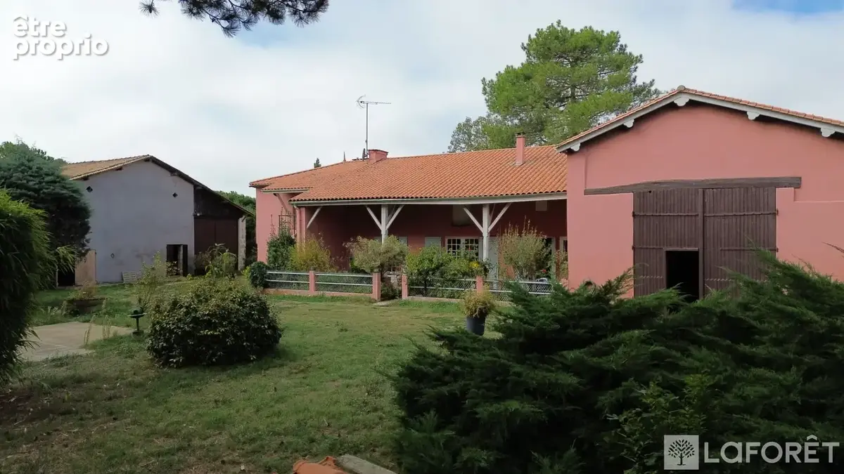 Propriété avec maison, dépendances sur environ 2 hectares - photo 2