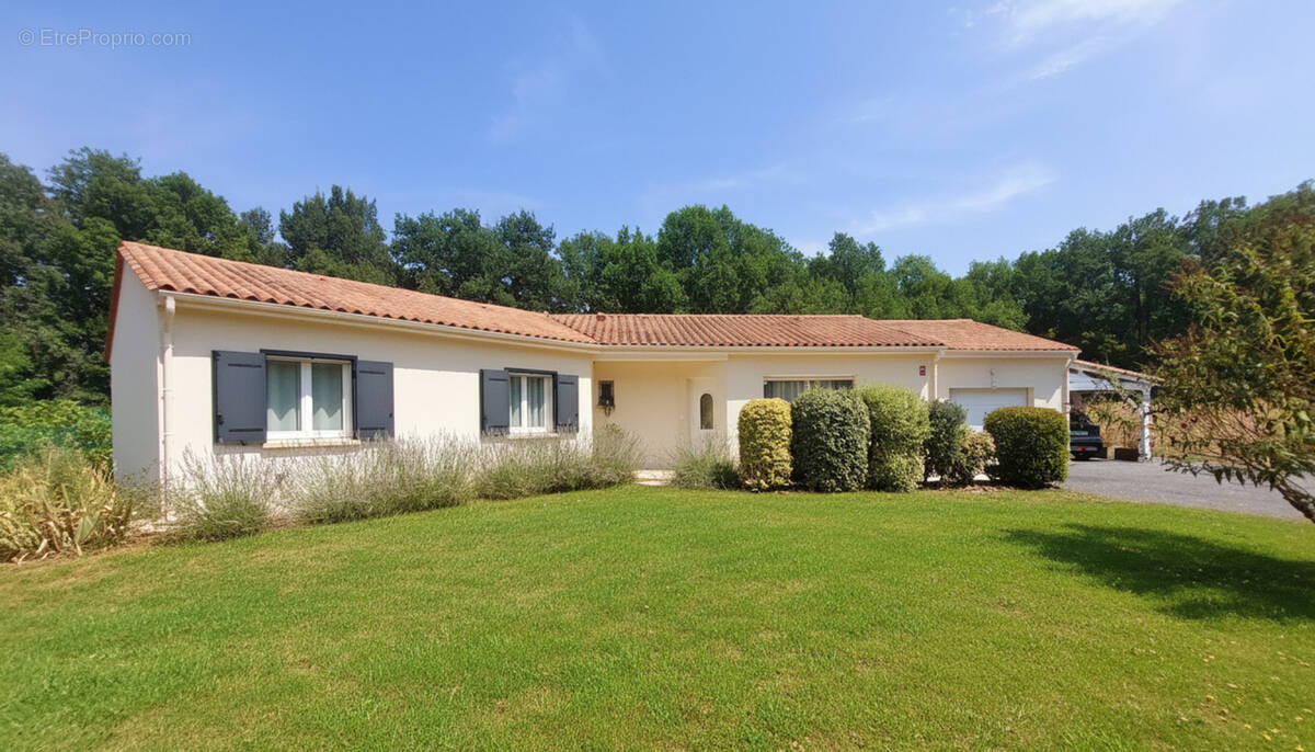Maison à MEYRALS