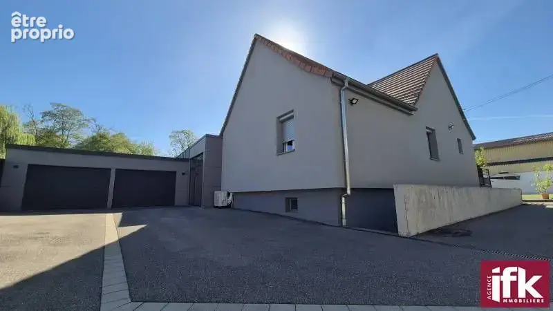 Maison plain-pied de 205 m² sur 13,52 ares avec piscine et double garage – DPE B - photo 3