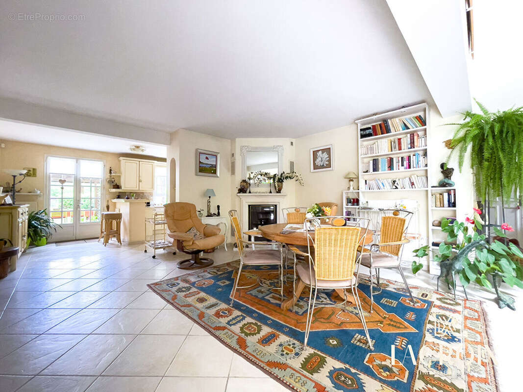 Maison à LA CHAPELLE-DES-FOUGERETZ