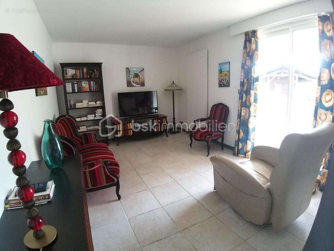 Maison à SAUGNAC-ET-CAMBRAN