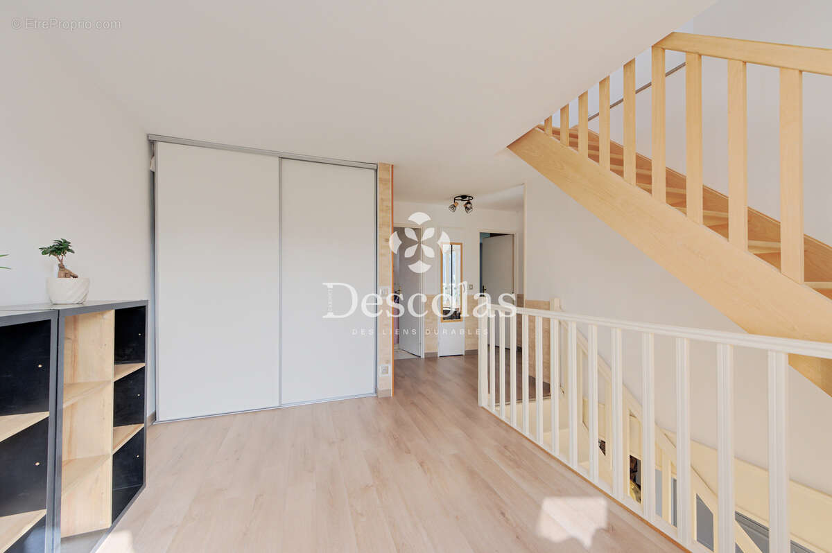Saint-germain-en-laye - maison 5 chambres - photo 9