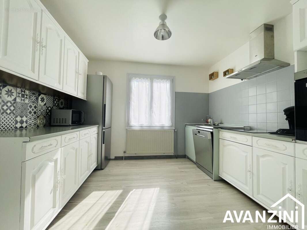 Maison à CRECY-LA-CHAPELLE