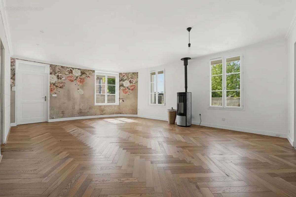 Maison de 6 pièces de 172 m² à Saint-Yzan-de-Soudiac - photo 2