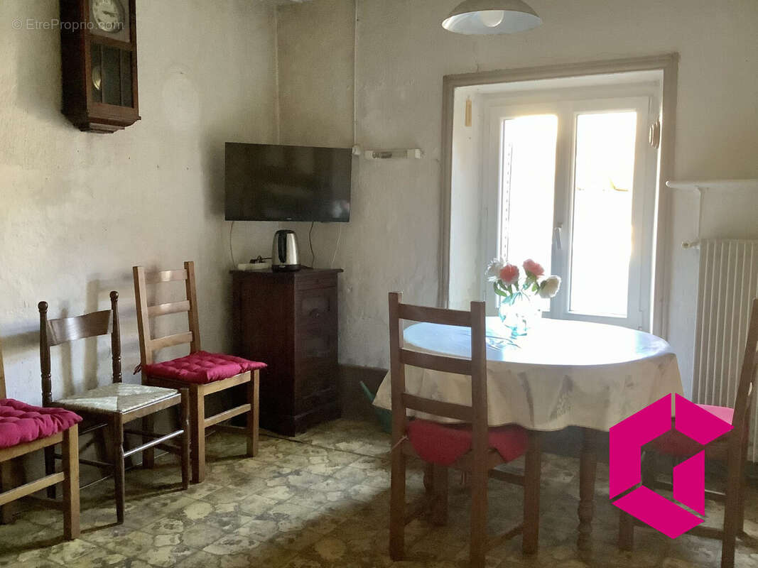 Maison à AUGEROLLES