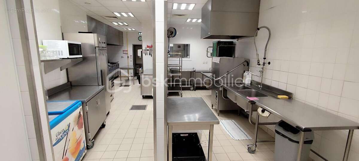 Commerce à LA SELLE-EN-LUITRE