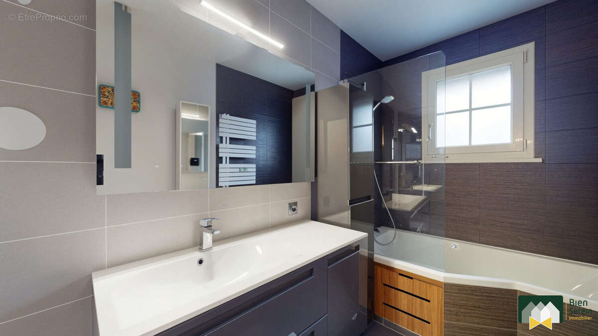 Salle de bain RDC - Maison à LUISANT