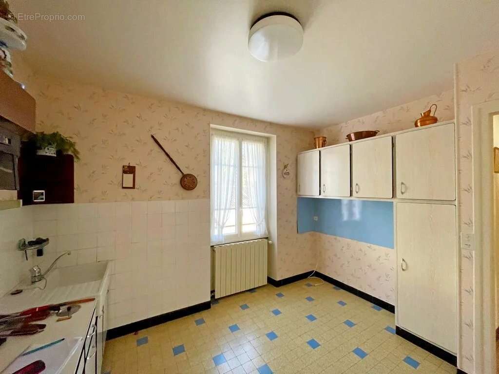 Maison à MONTSAUCHE-LES-SETTONS