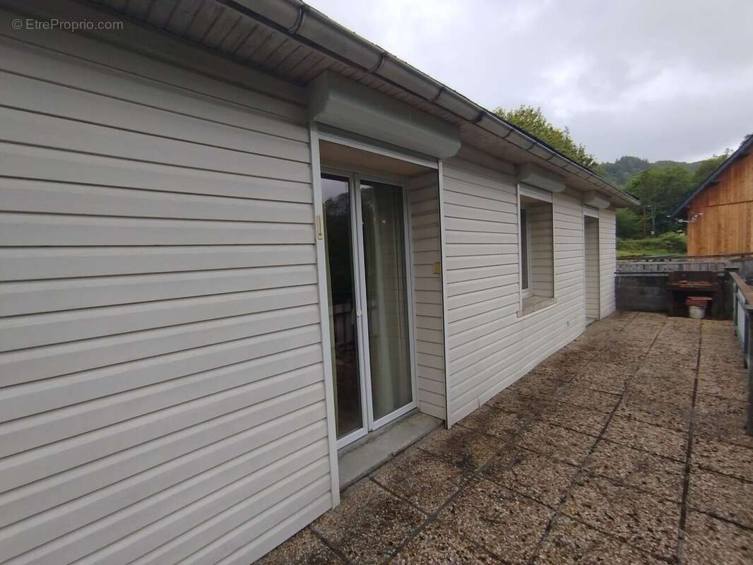 Maison à BESSE-ET-SAINT-ANASTAISE