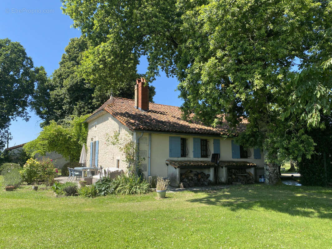 Copy of IMG_0319 - Maison à BELLON