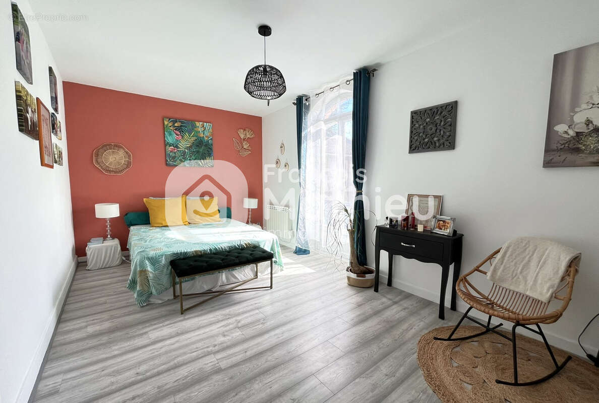 Châtillon-sur-Chalaronne - Maison dans le centre de 146 m2 avec piscine - photo 8