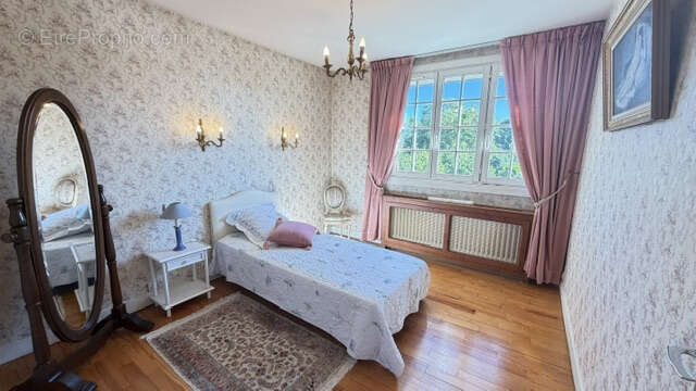Belle maison ancienne avec grand terrain et garage double ! - photo 9