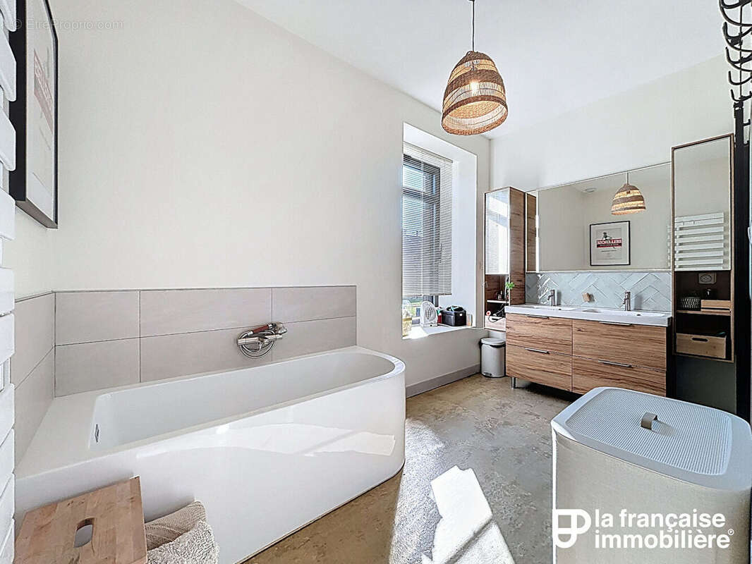 Maison à VEZIN-LE-COQUET