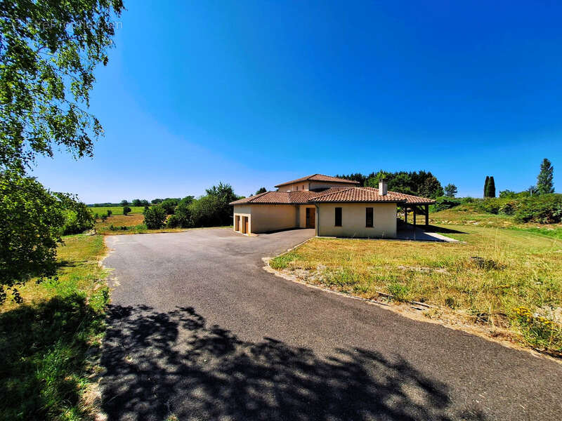 Maison d'architecte de 250 m²  4 chambres Terrain de plus de 5 000 m² Proche Paisance et Nogaro - photo 3