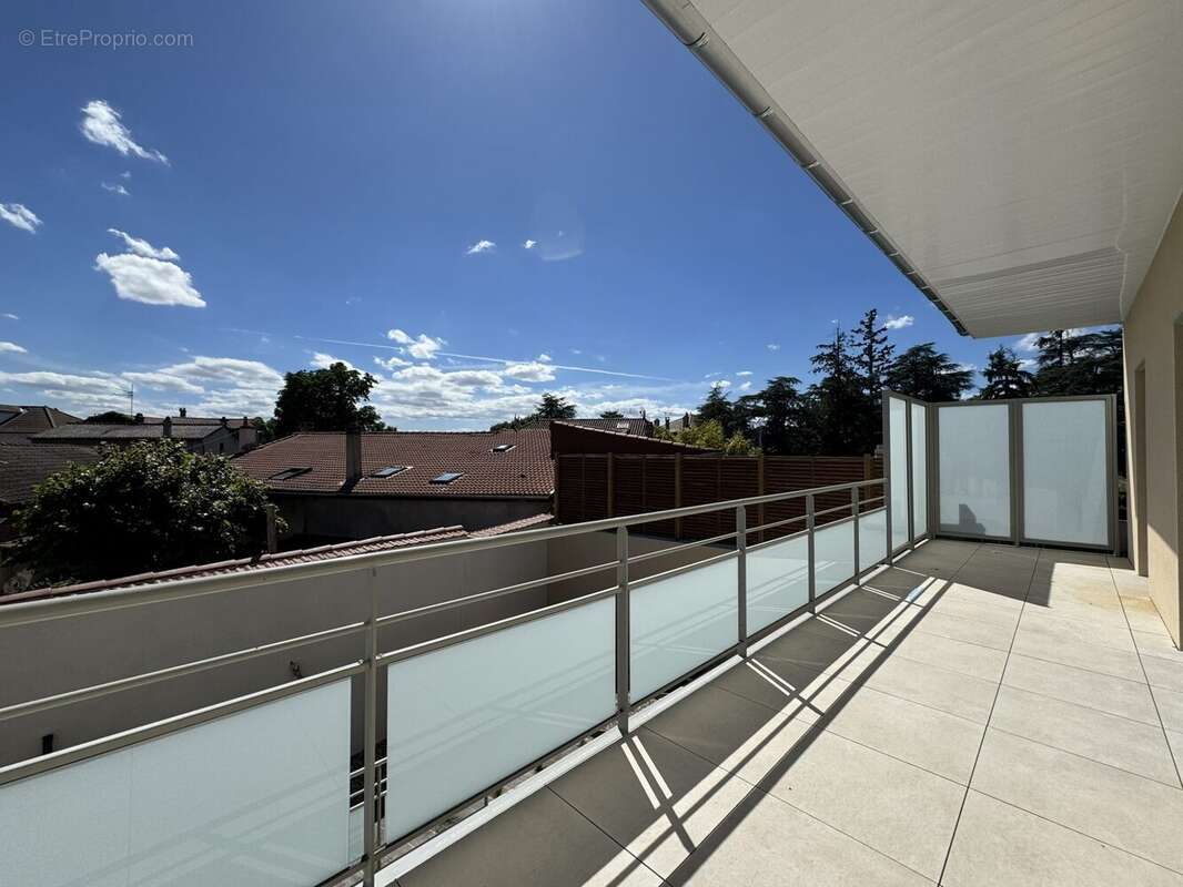 Appartement à VEAUCHE