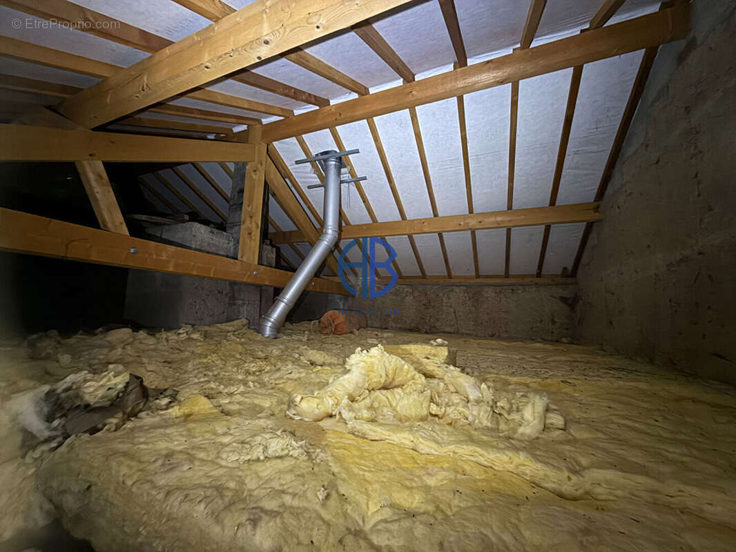 Maison avec dépendances sur 900 m2 de terrain - photo 8