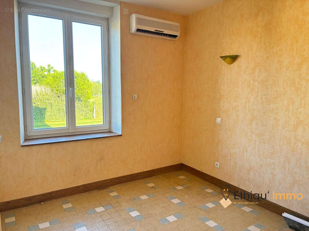Chambre r-d-c - Maison à MORVILLIERS