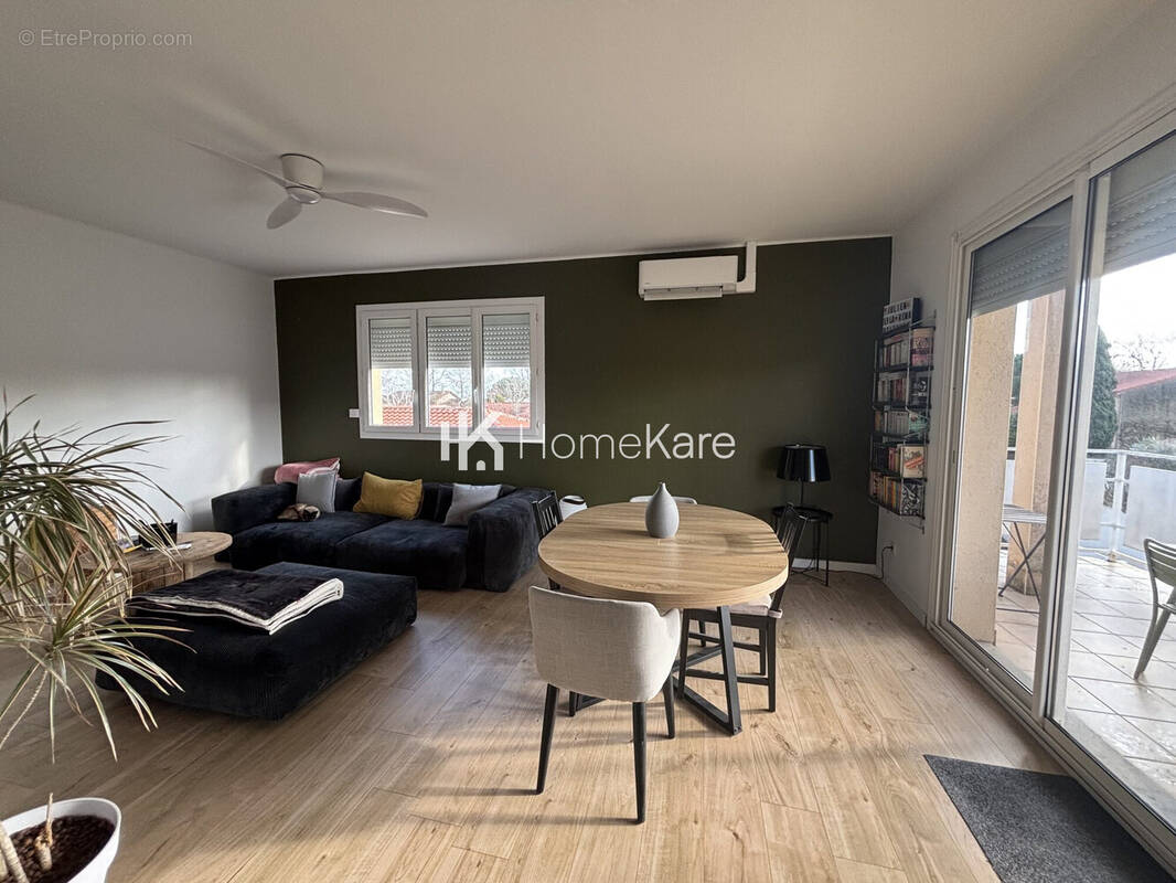 Appartement à BEAUZELLE