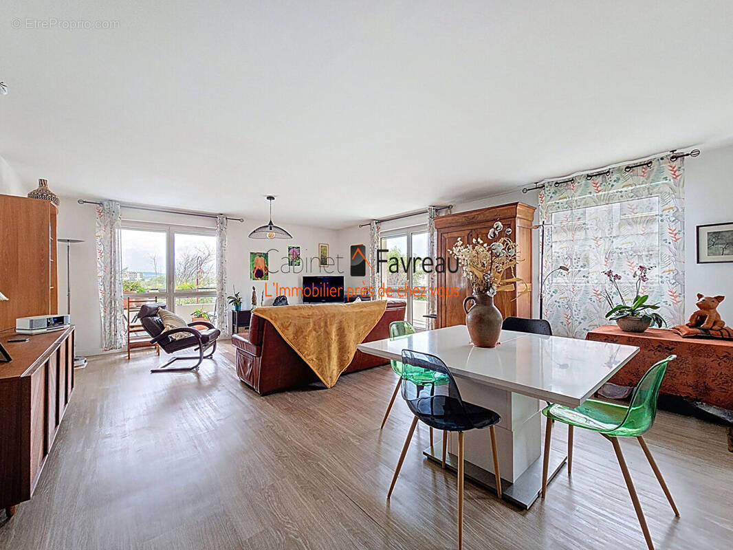 Appartement à FRESNES