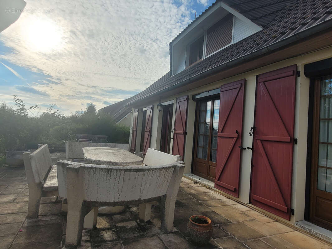 Maison à MONTLANDON