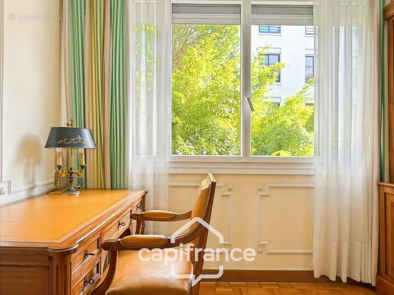 Appartement à NEUILLY-SUR-SEINE