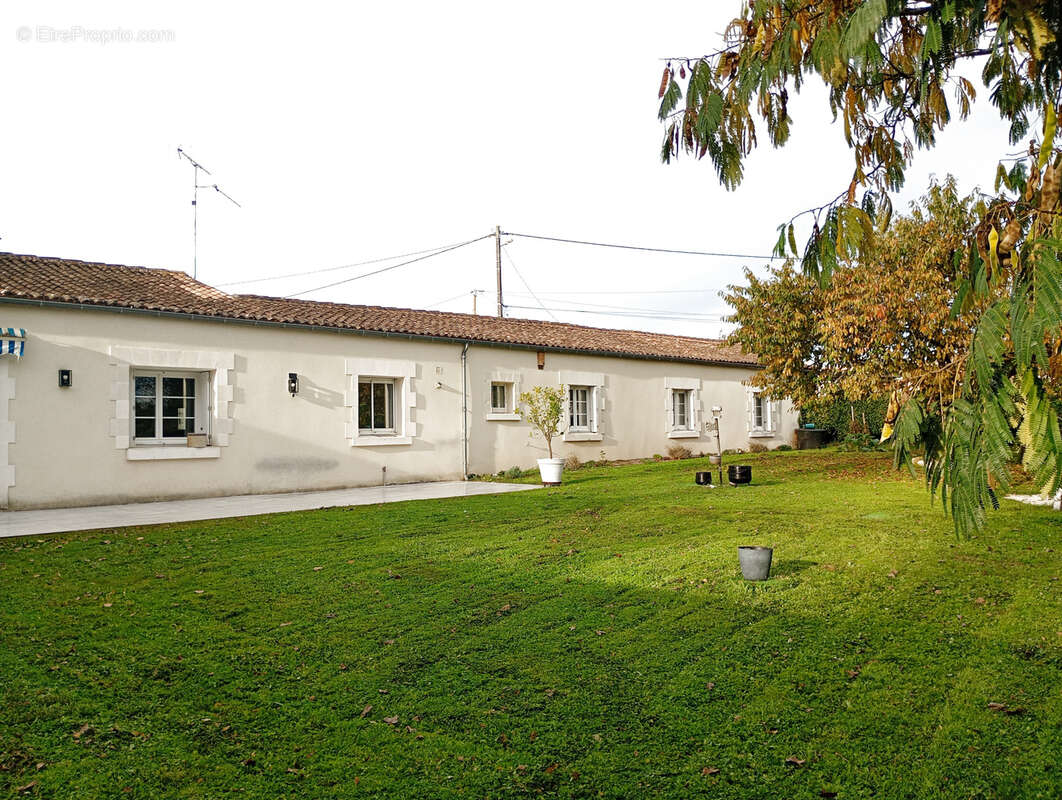 Maison à BOURG-CHARENTE