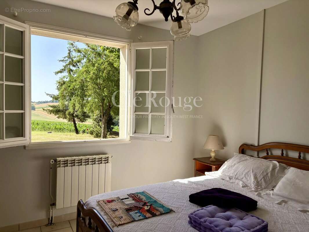Proche de Tombebœuf – Superbe propriété de 6 chambres avec vues panoramiques, piscine et logement indépendant - photo 15