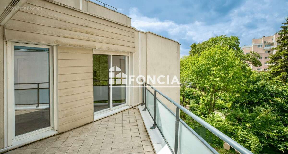 Appartement 4 pièces à réinventer, plus de 82m2 avec grand balcon - photo 2