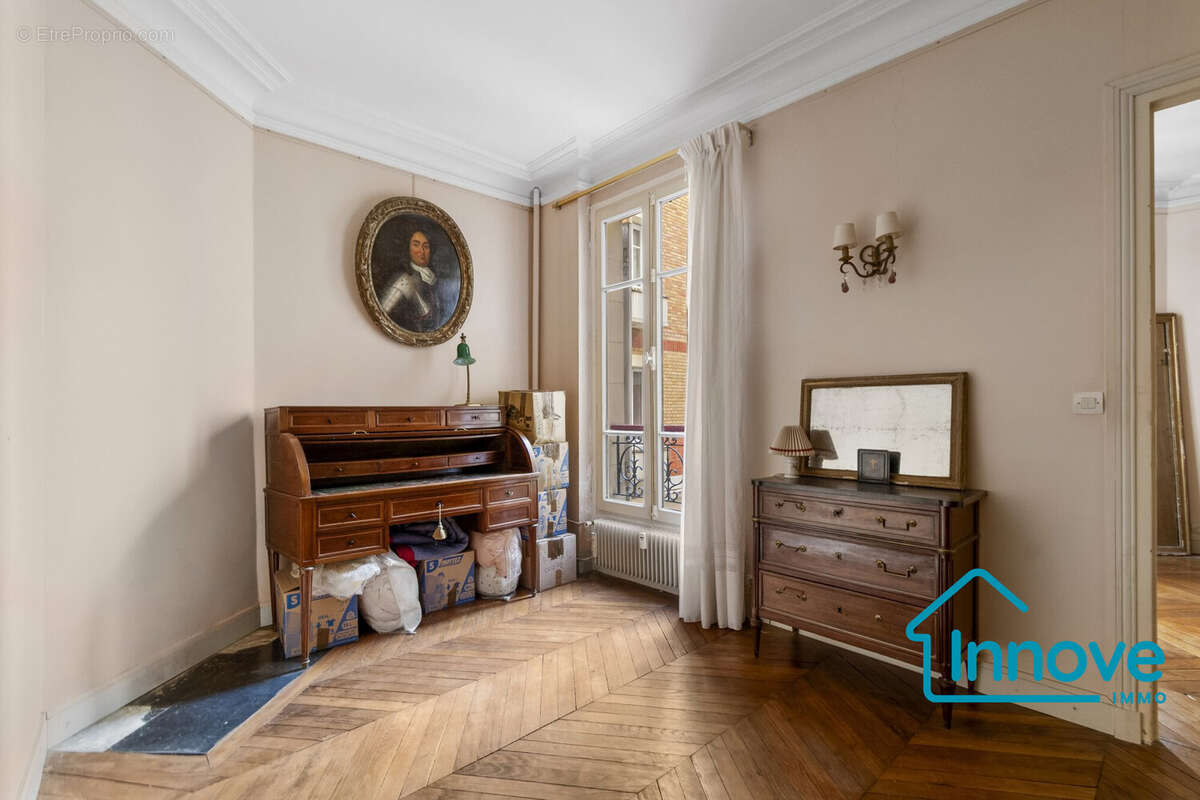 Chambre - Appartement à PARIS-17E