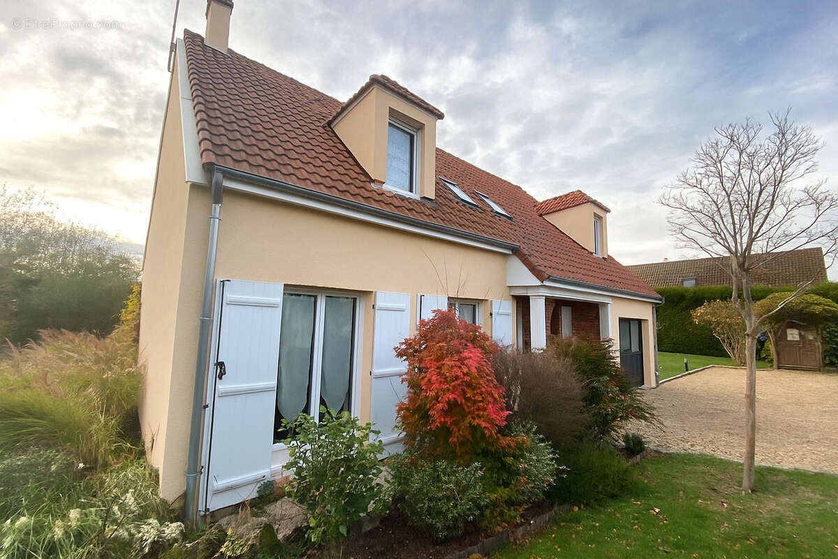 Maison à LA QUEUE-LES-YVELINES