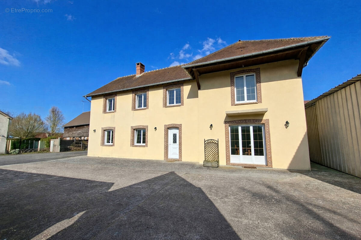 Maison à LA FERTE-FRENEL