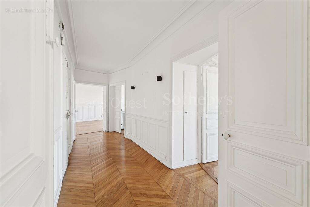 Appartement à PARIS-8E