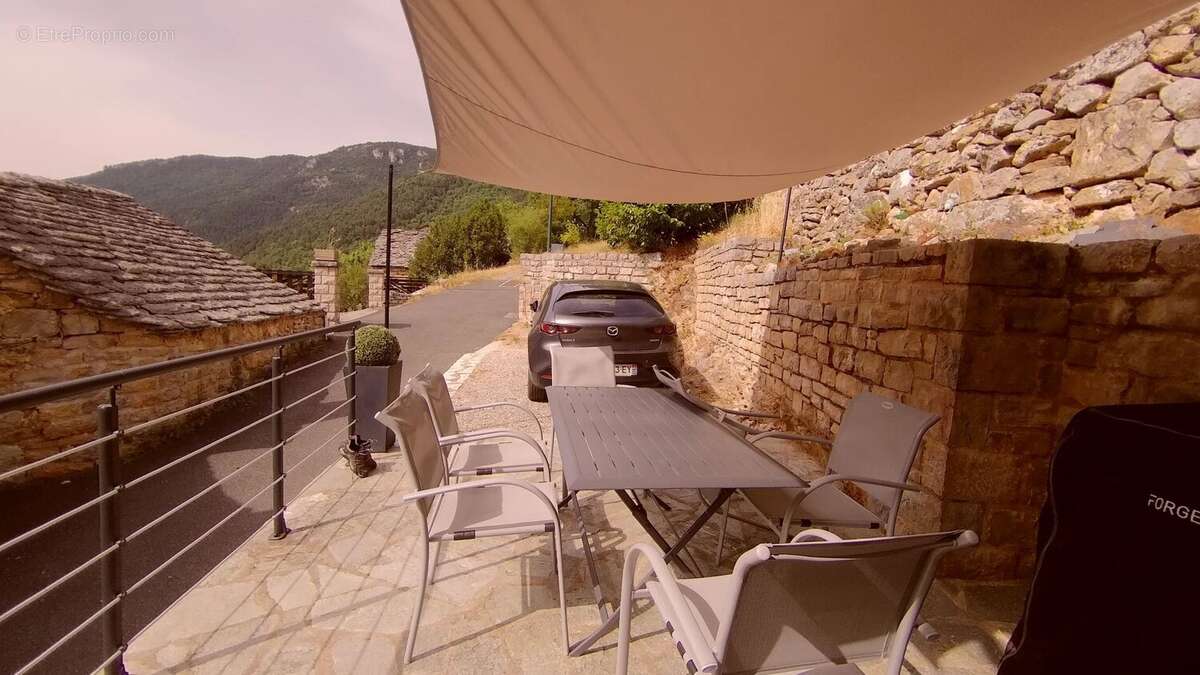 Les Vignes – Au cœur des Gorges du Tarn Charmante maison en pierre entièrement rénovée avec terrasse et parking privé - photo 2